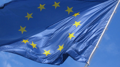 European_flag_in_the_wind (103K)